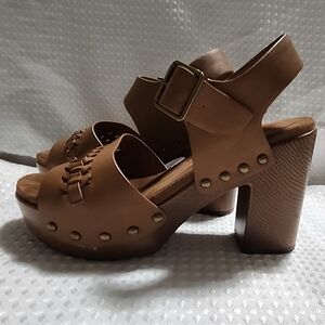 Chic Tan Leather Platform Mules
